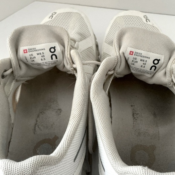 Women’s On Cloud Sneakers in White Sand Sz 8.5 - Picture 7 of 9